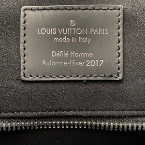 Supreme x Louis Vuitton Christopher Backpack, portefeuille louis vuitton  clemence en toile monogram marron